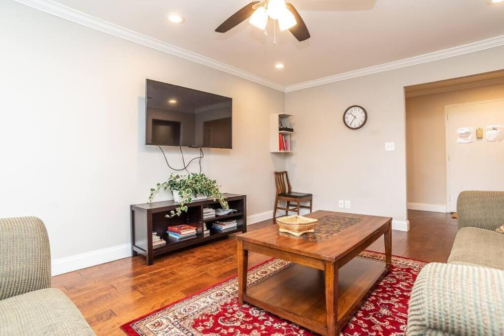 Downtown Onsite Parking King! 3br Lm 06 Units Holiday home