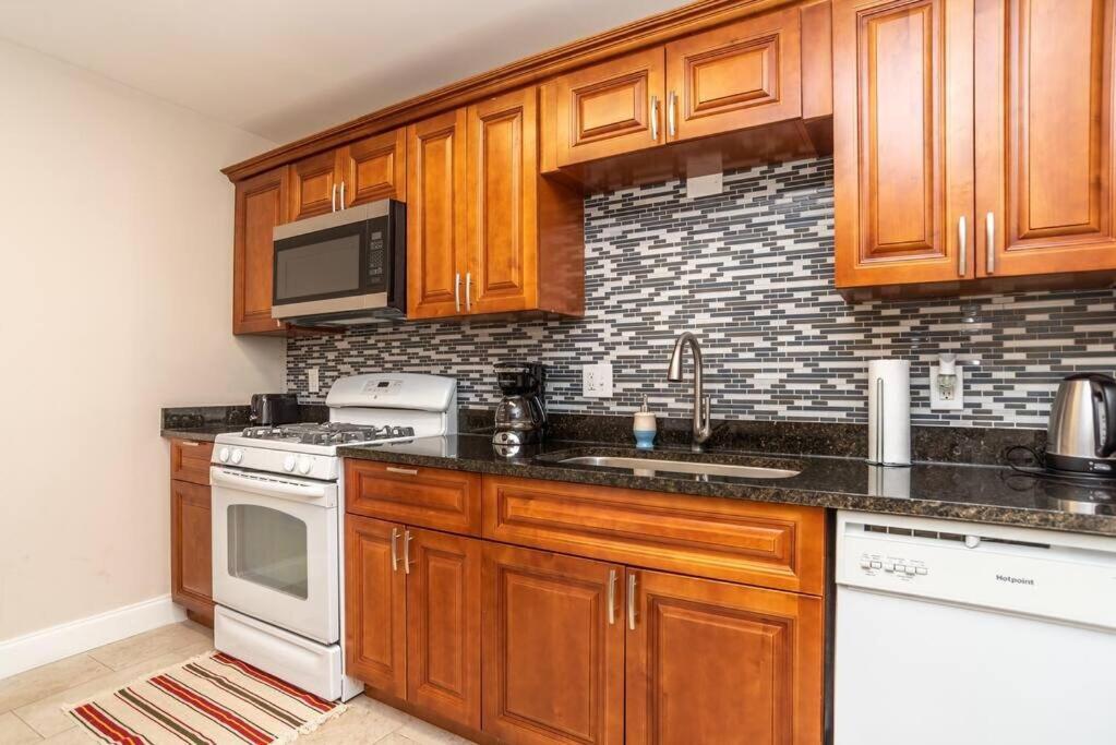 Holiday home Downtown Onsite Parking King! 3br Lm 06 Units *