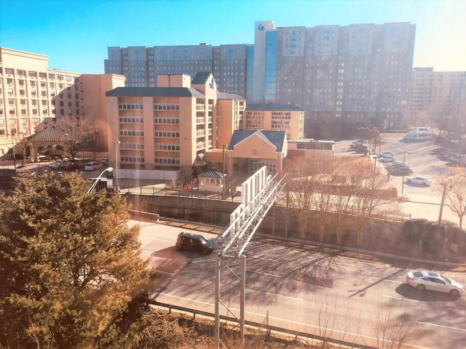 Holiday home Downtown Onsite Parking King! 3br Lm 06 Units *