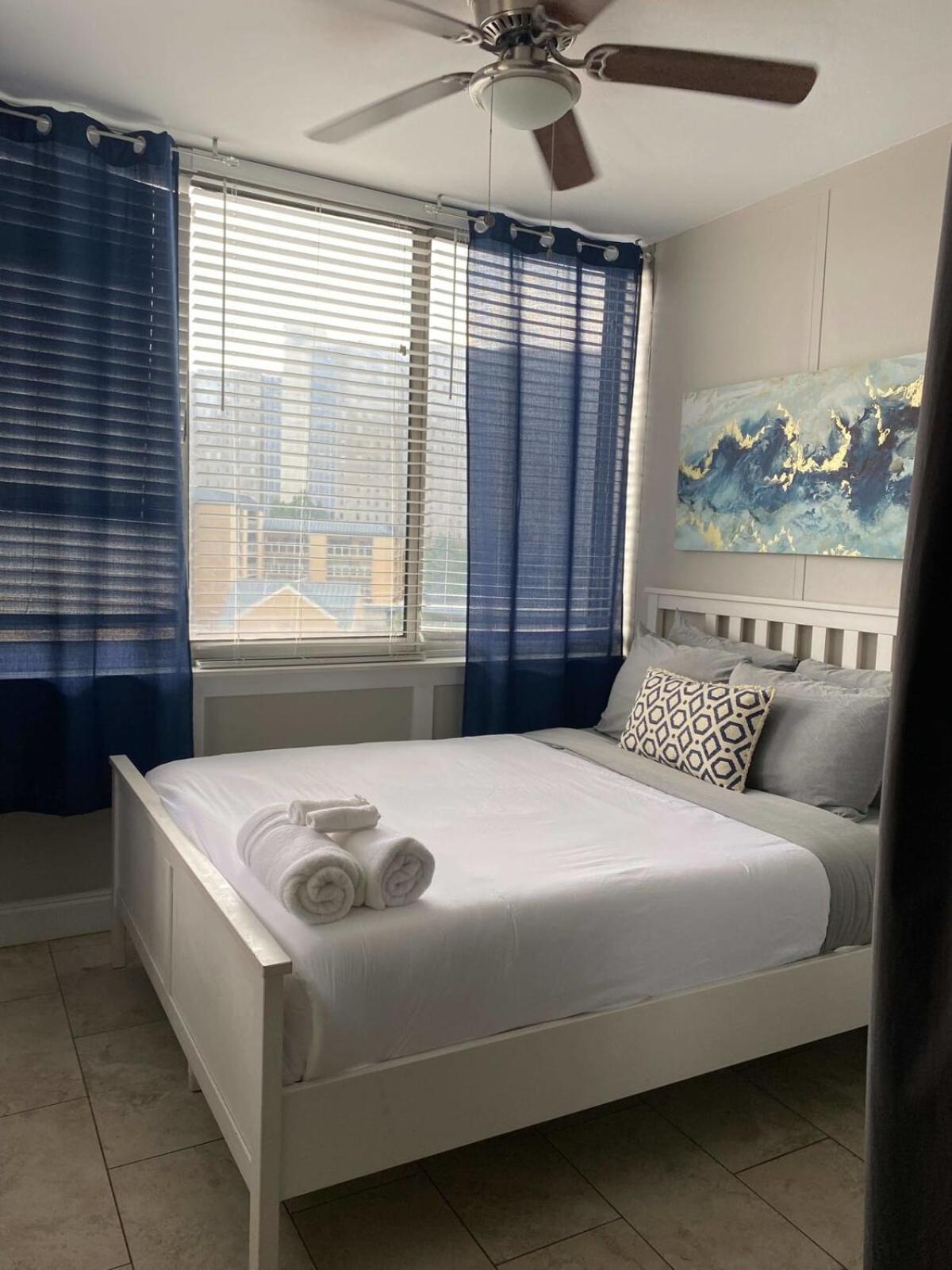 Downtown Onsite Parking King! 3br Lm 06 Units *