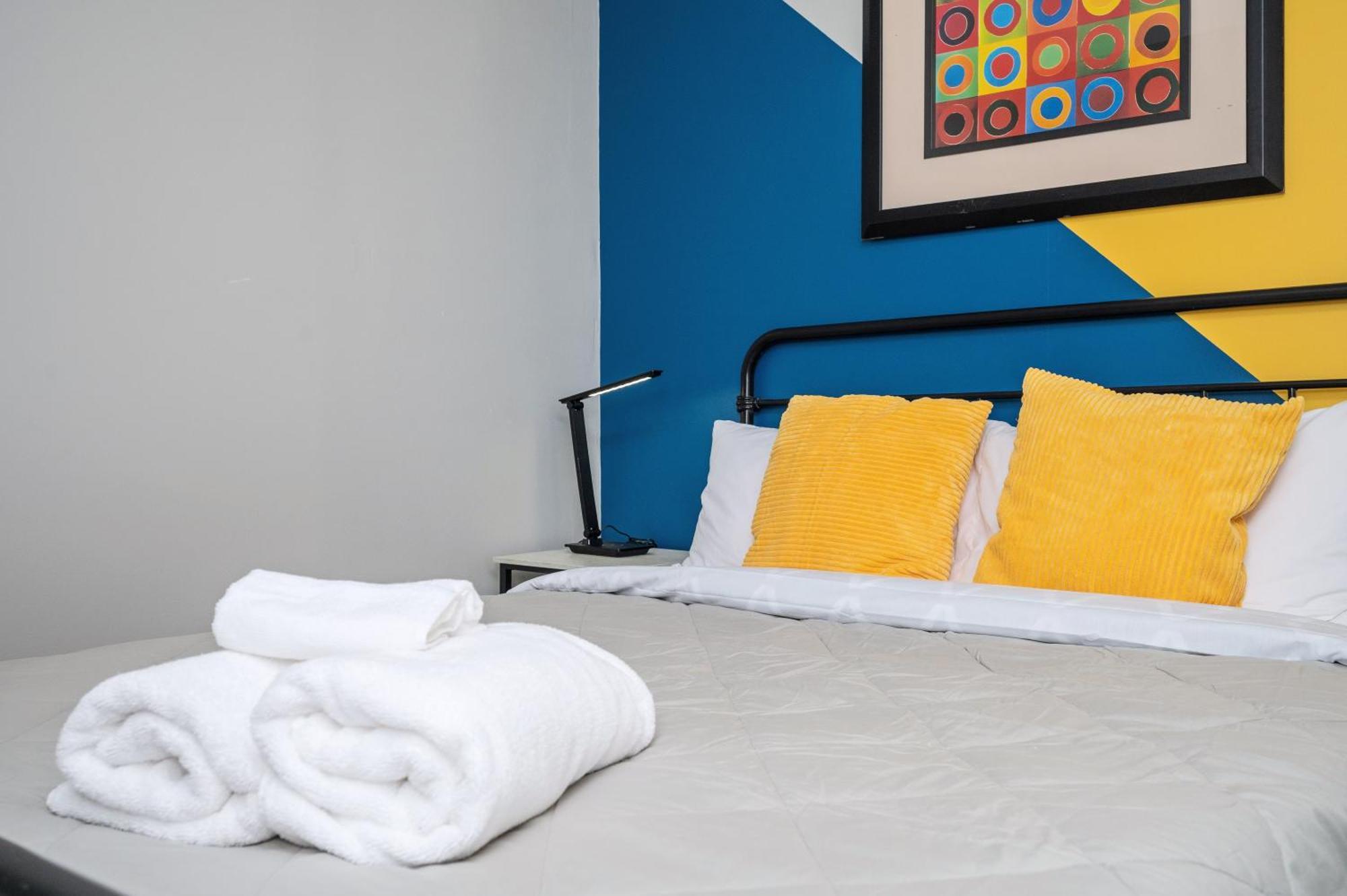 Downtown Onsite Parking King! 3br Lm 06 Units
