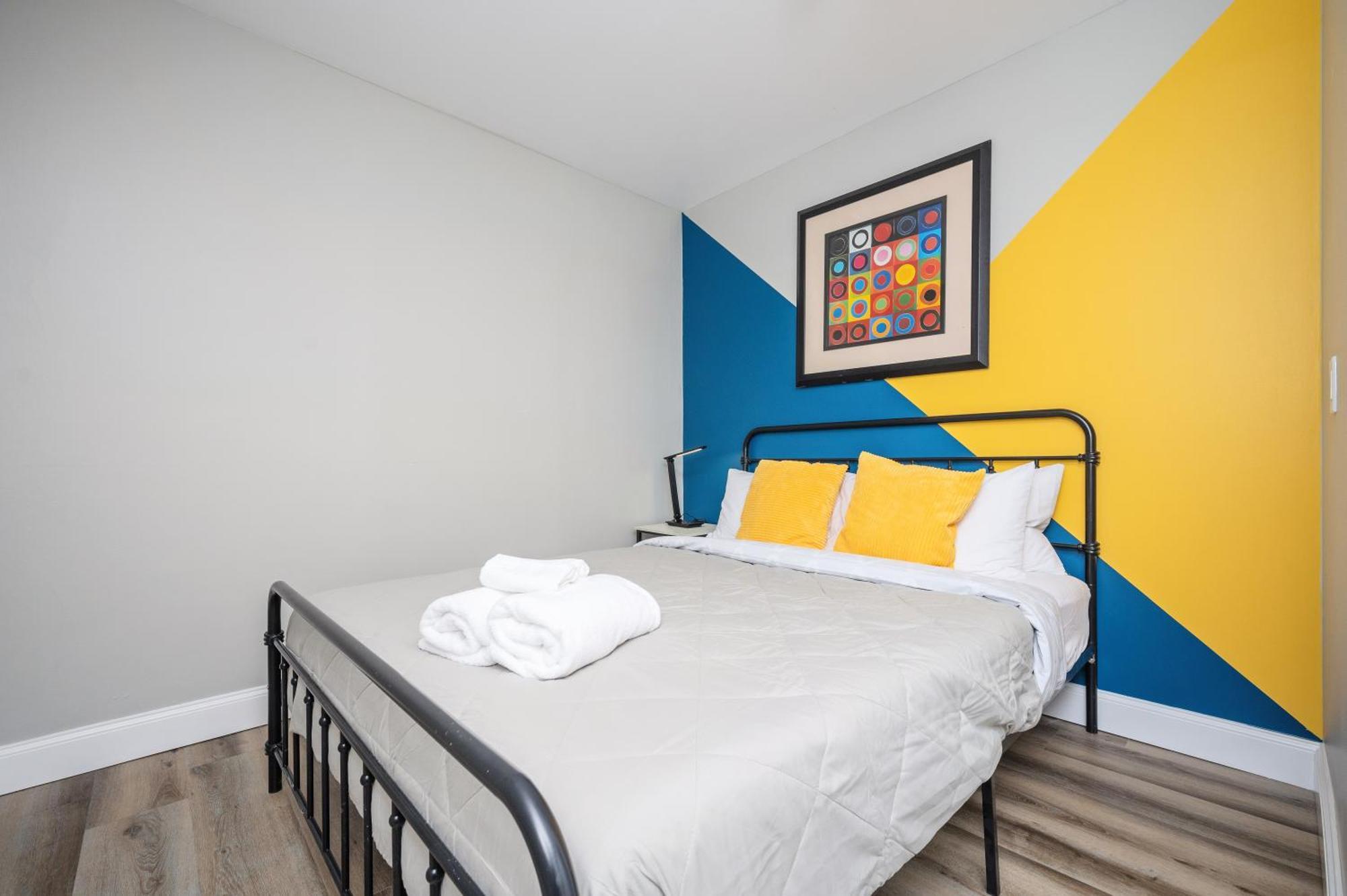 Holiday home Downtown Onsite Parking King! 3br Lm 06 Units