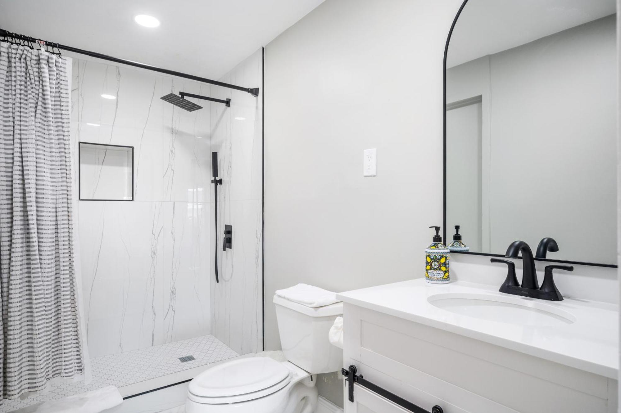 Downtown Onsite Parking King! 3br Lm 06 Units * Atlanta