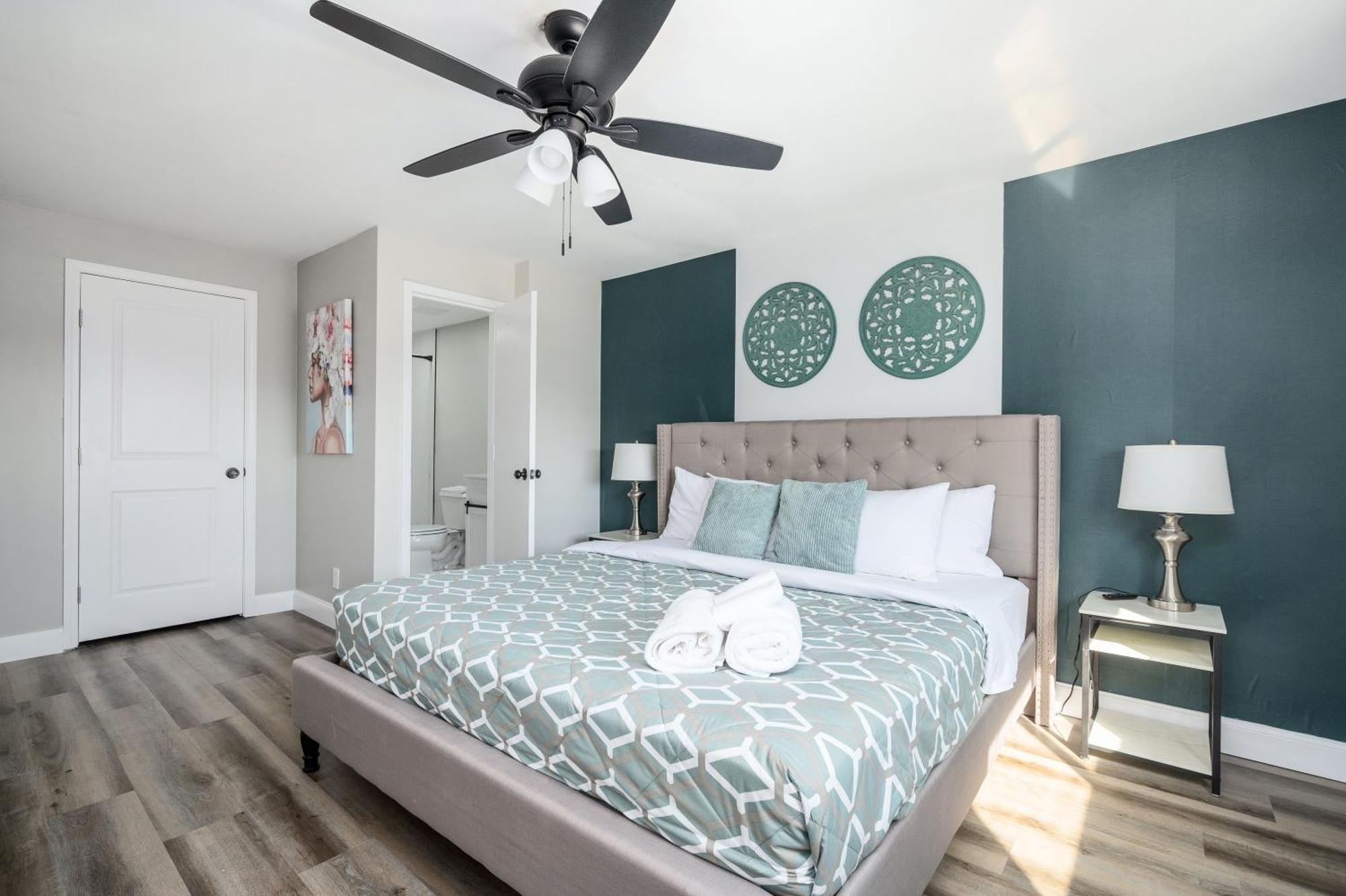 Downtown Onsite Parking King! 3br Lm 06 Units