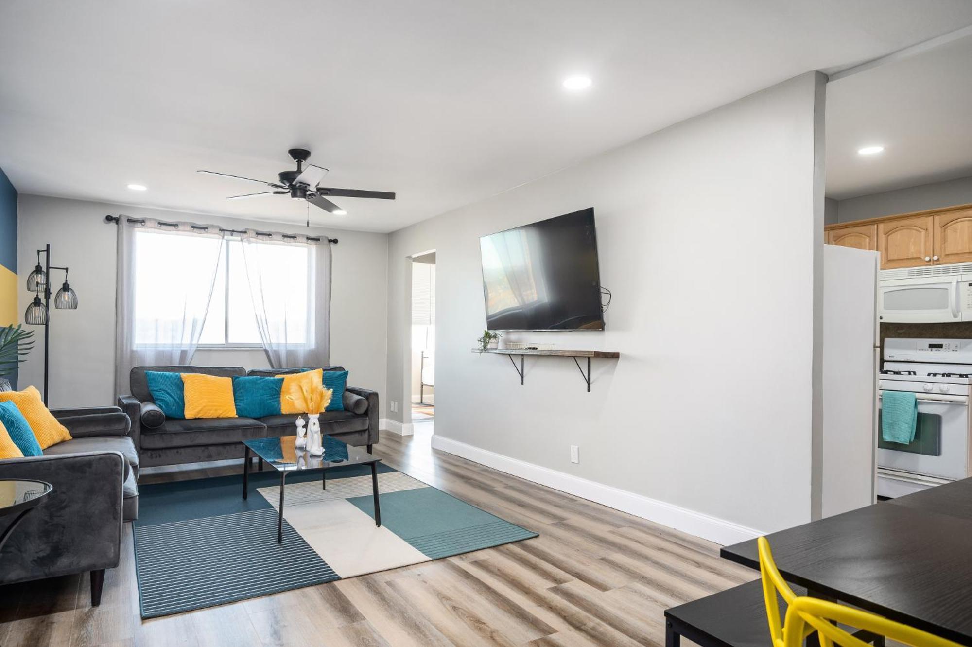 Downtown Onsite Parking King! 3br Lm 06 Units *