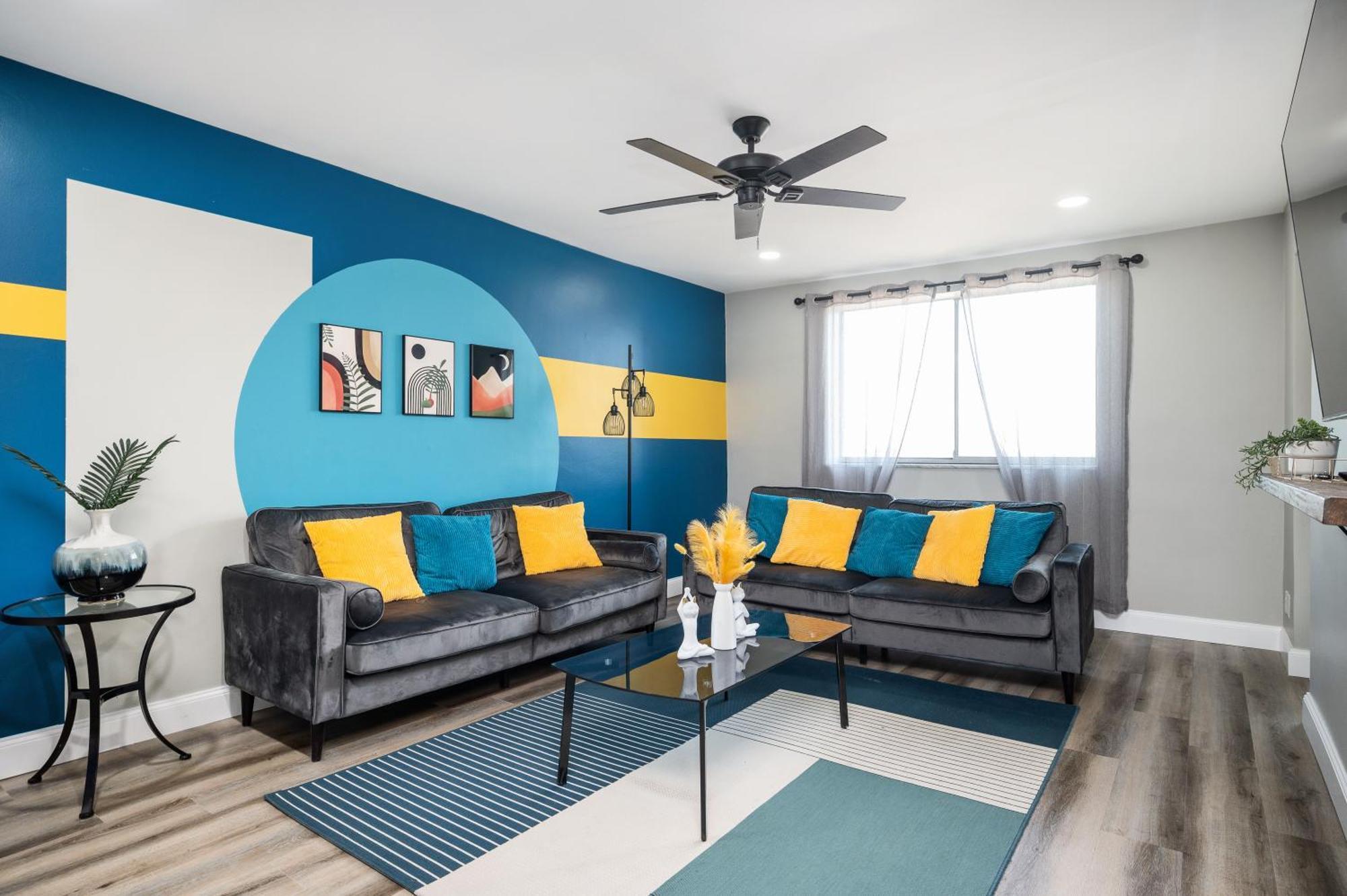 Holiday home Downtown Onsite Parking King! 3br Lm 06 Units