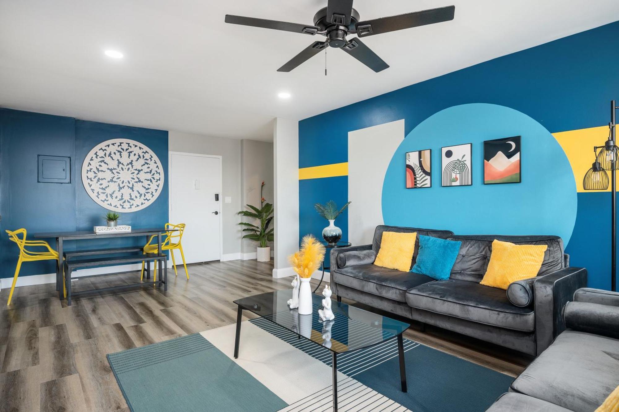 Downtown Onsite Parking King! 3br Lm 06 Units *